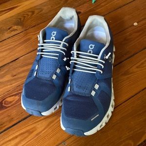 On cloud running sneakers